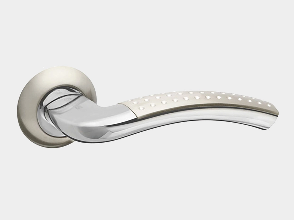 Ручка на раздельной планке.